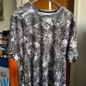 Lululemon shirt with SILVERESCENT XL